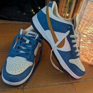 Nike Style Shoes Size 7